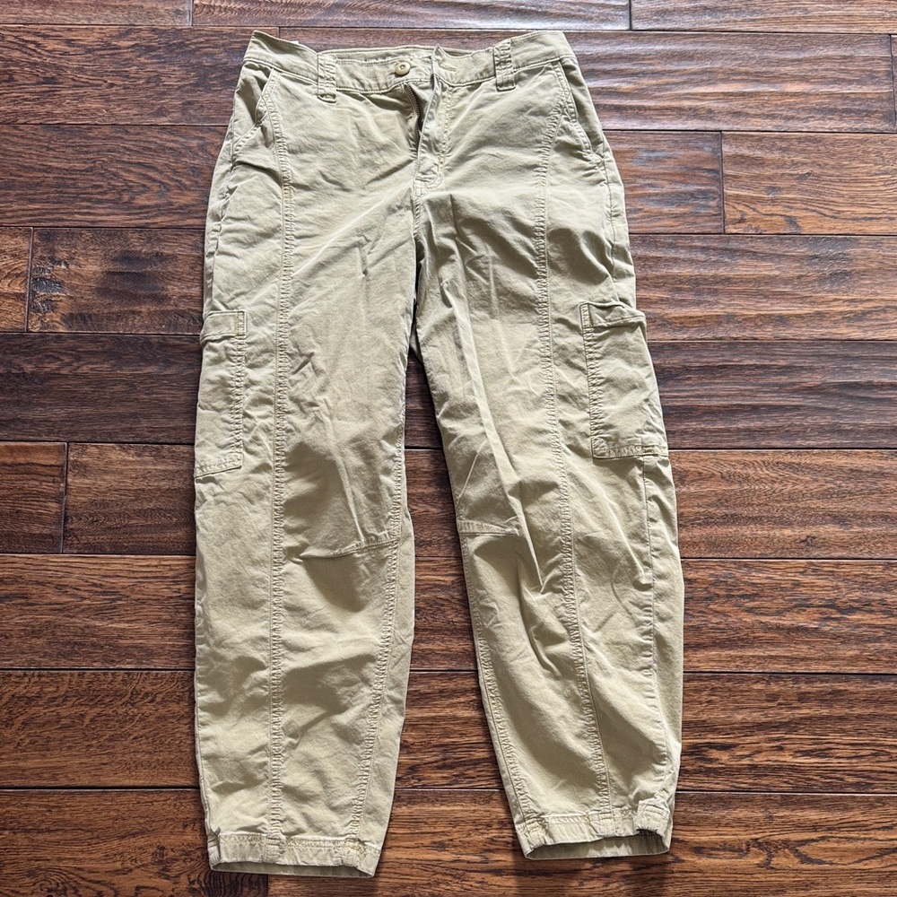 American Eagle Outfitters ladies Cargo Pants - Light Khaki